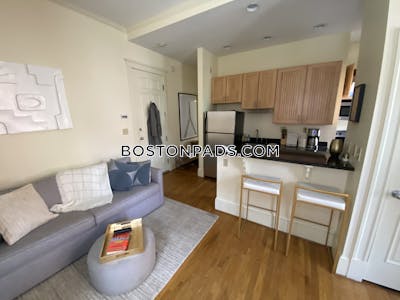 Back Bay Beautiful 1 Bed Apartment on Commonwealth Ave. in Back Bay!!!! Boston - $3,600