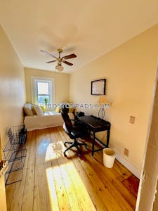 Back Bay Renovated 1 Bed 1 bath available NOW on Durham St in Back Bay! Boston - $3,500 No Fee